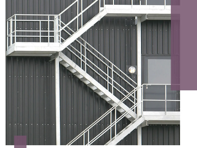 Изготовление и монтаж пожарных лестниц в Тюмени быстро и надежно