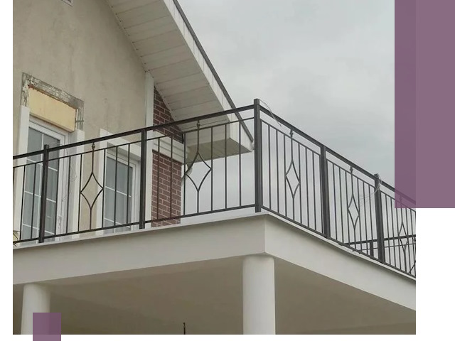 Изготовление балконных ограждений в Тюмени из металла и стекла