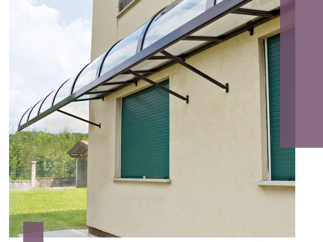 Козырьки над окнами в Тюмени — изготовление и монтаж по выгоде