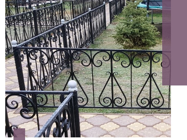 Кованые газонные ограждения под ключ в Тюмени